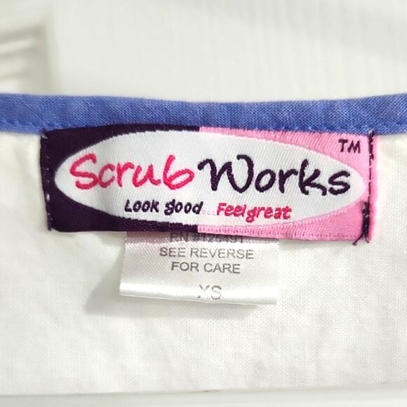 Floral Short Sleeve Top - White and Blue - Picture 2 of 10